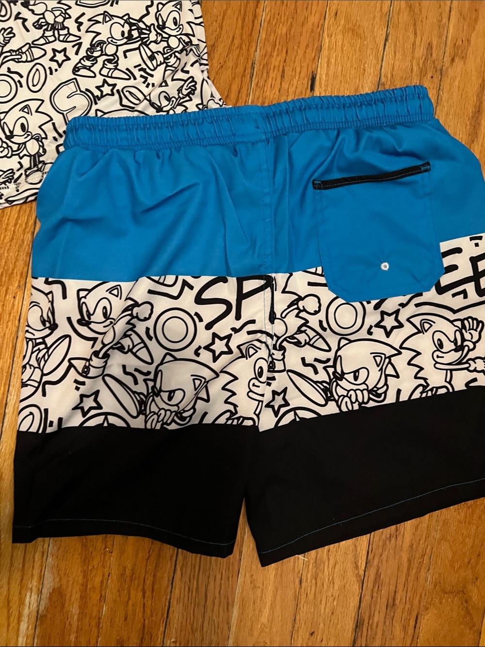 Boys swim rash guard and shorts 10-12 - Picture 3 of 6